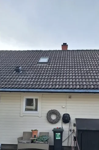 Samme tak etter takvask, rene og jevne takstein